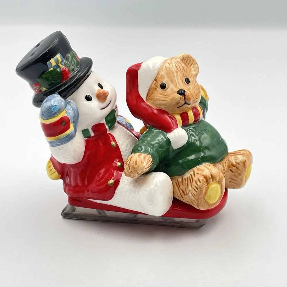 Vintage 1998 FIGI Graphics Sledding Snowman Teddy Bear Figurine‎ Christmas